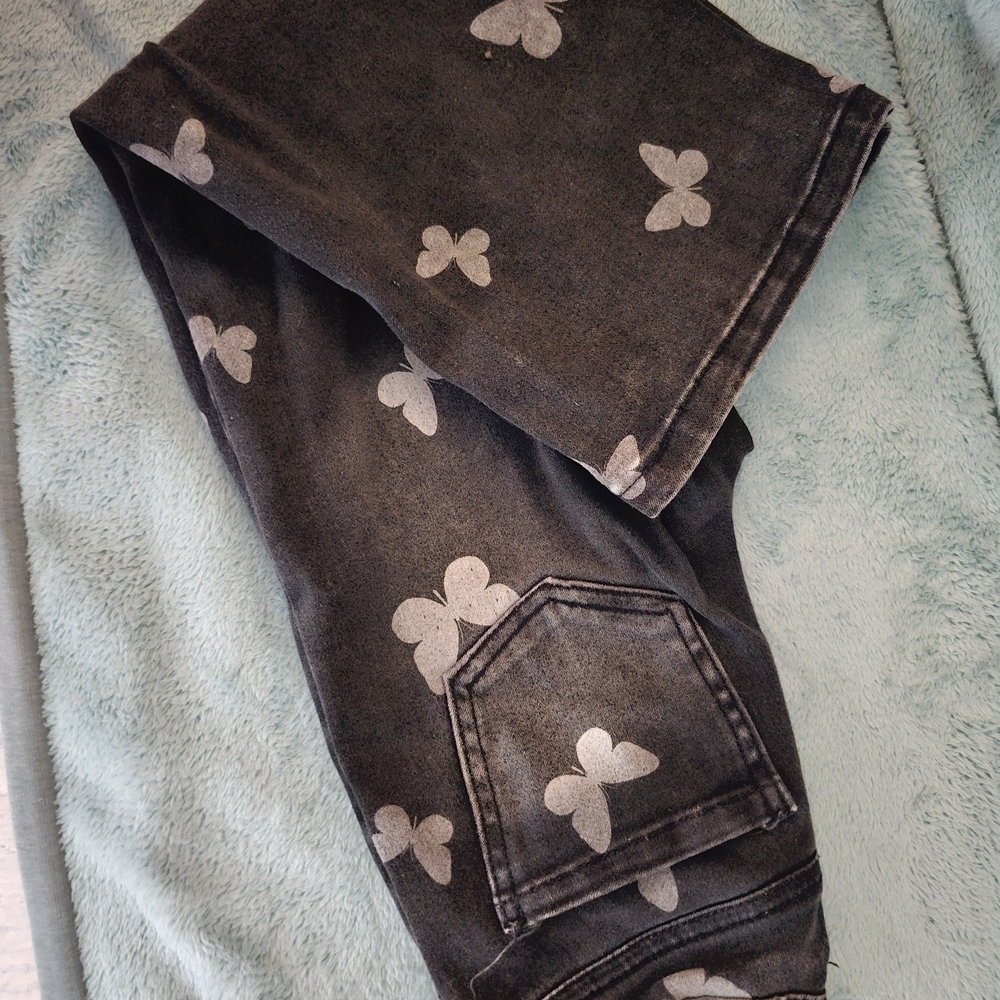 Beautees Black and Gray Stylish Butterfly Jeans - Picture 2 of 6